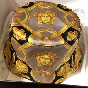 🔥BNWT *Versace* Bucket Hat